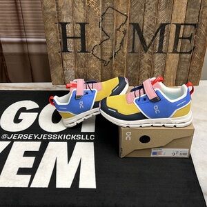 OnCloud Cloud Play brand new in box kids size 3